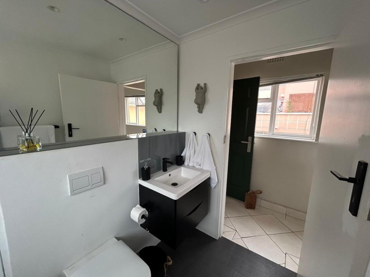 Cosy And Classy Sea Point Apartment ケープタウン エクステリア 写真