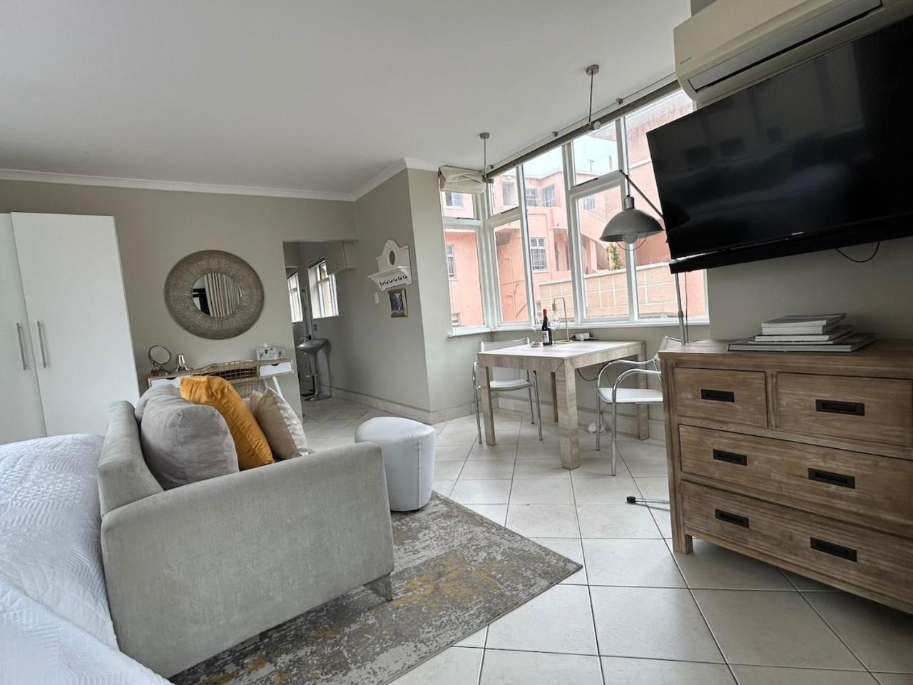 Cosy And Classy Sea Point Apartment ケープタウン エクステリア 写真