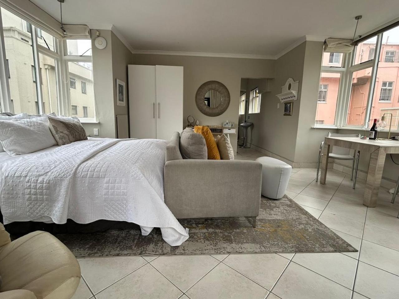 Cosy And Classy Sea Point Apartment ケープタウン エクステリア 写真